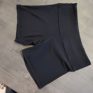 These are a size 4 lululemon boogie shorts